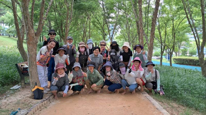 거창군 죽전공원 맨발걷기 긍정적인 신체변화 보여 주다